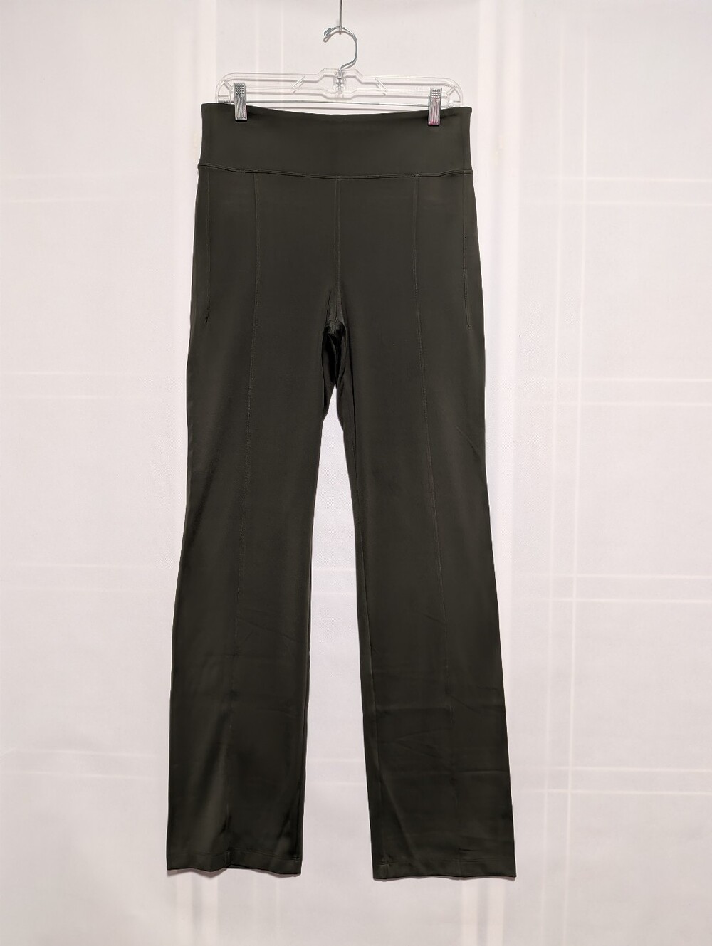 Athleta Women's Delancey Straight Leg Pant in an olive green shade, sized Medium